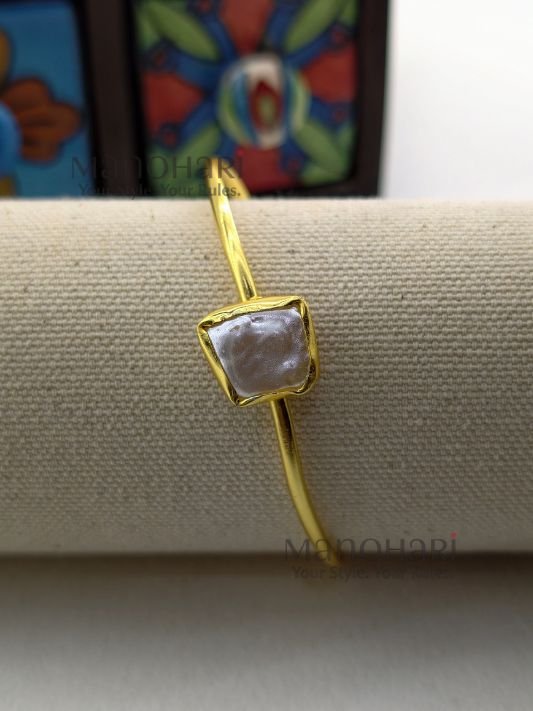 MN-BG-RLPB-RUH-01_1 baroque pearl gold bracelet for women elegant luxury jewellery