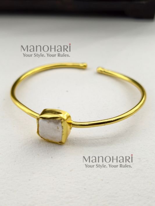 MN-BG-RLPB-RUH-01_2 baroque pearl gold bracelet for women elegant luxury jewellery