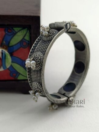 Aurelia vintage pearl cuff silver replica statement jewellery