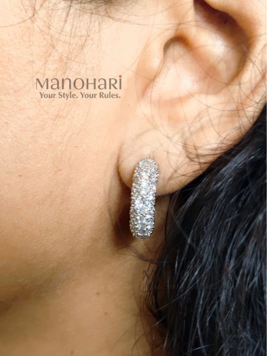 MN-ER-AMSH-AAR-01_1 Aarini modern spark hoops with sleek contemporary hoop detailing