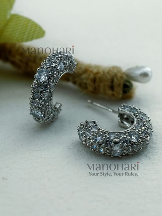 MN-ER-AMSH-AAR-01_3 Aarini modern spark hoops with sleek contemporary hoop detailing