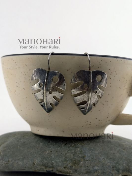 MN-ER-MLCE-MEH-01_2 Meher leaf charm earrings with oxidised Monstera cutwork detailing