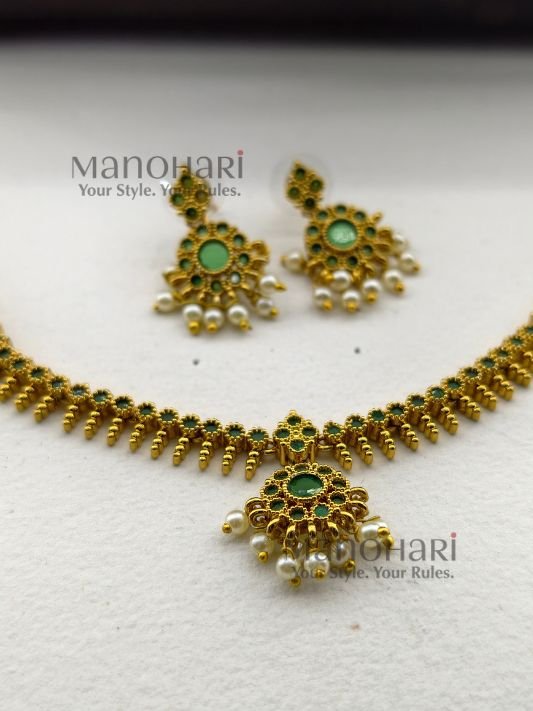 MN-NK-AEHA-AAR-01_1 Aarini emerald heritage attigai with green stone detailing