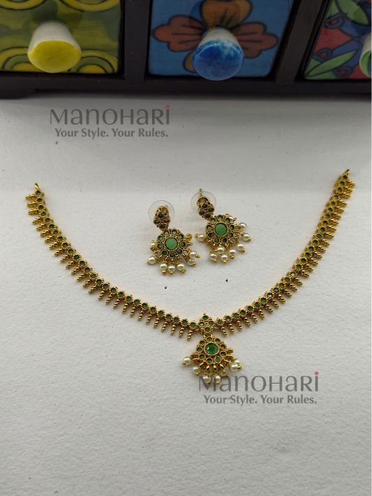 MN-NK-AEHA-AAR-01_2 Aarini emerald heritage attigai with green stone detailing
