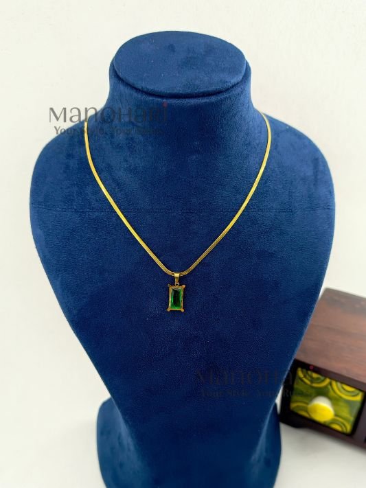 MN-NK-AELP-AUR-01_2 Aurora emerald luxe pendant necklace with herringbone gold chain