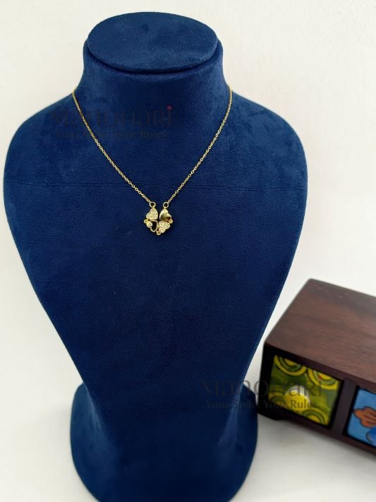 MN-NK-AMHL-AUR-01_4 Aurelia magnetic heart luxe necklace with sparkling crystal detailing