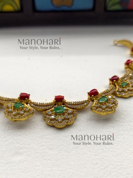 MN-NK-RECE-RUH-01_2 Ruhani emerald coral elegance set with royal gemstone curved necklace detailing
