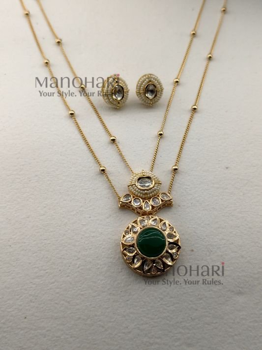 MN-PS-AKRP-AAR-01_1 Aarini kundan royale pendant set with elegant gold stone detailing