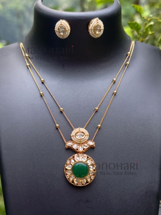 MN-PS-AKRP-AAR-01_3 Aarini kundan royale pendant set with elegant gold stone detailing