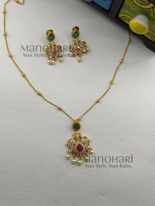 MN-PS-MCCP-MEH-01_1 Meher classic charm pendant set with elegant matte gold detailing