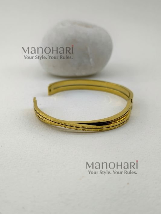 MN-BR-ABLB-AAR-01_1 A symbol of grace and blessings, crafted to shine beautifully through every moment.