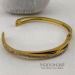 Aurelia Eternal Glow Bracelet crafted in 18K gold-plated 316L stainless steel featuring a sleek and elegant luxury bracelet design