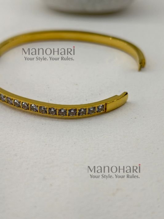 Aurelia Vega Glow Bracelet crafted in 18K gold-plated 316L stainless steel featuring a sleek and elegant celestial-inspired bracelet design