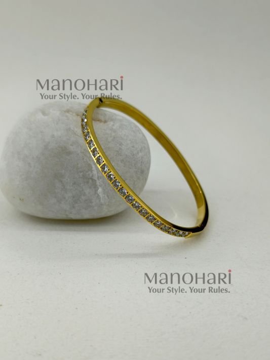 Aurelia Vega Glow Bracelet crafted in 18K gold-plated 316L stainless steel featuring a sleek and elegant celestial-inspired bracelet design