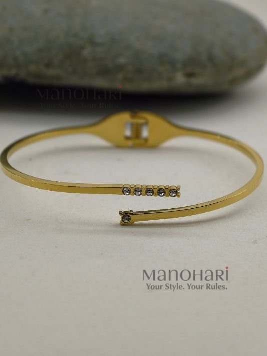 **Aurelia Crystal Bracelet crafted from premium 316L stainless steel with 18K gold plating, featuring an elegant openable design for women.**