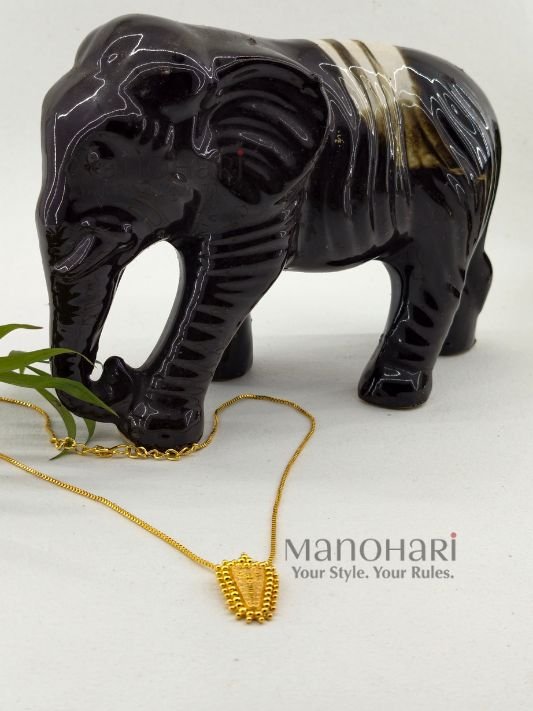 MN-CH-NTP-VNH-01_4 **Vaibhava Nettipattam Heritage Chain crafted from premium brass, featuring a traditional Kerala Nettipattam pendant with an adjustable chain for women.**