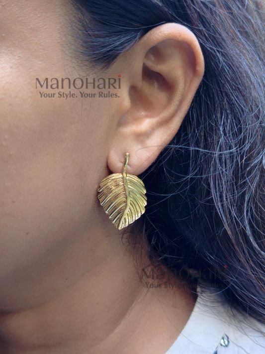 MN-ER-MGVE-MEH-01_2 Meher golden vine earrings with elegant 18K gold botanical detailing