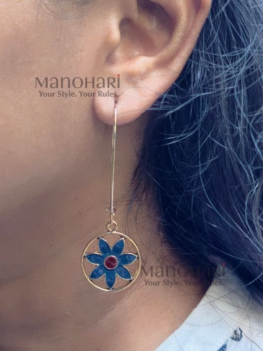 MN-ER-MIRE-MEH-01_3 Meher Indigo Radiance Earrings featuring an indigo floral motif with a terracotta center framed within an elegant gold-tone circular design