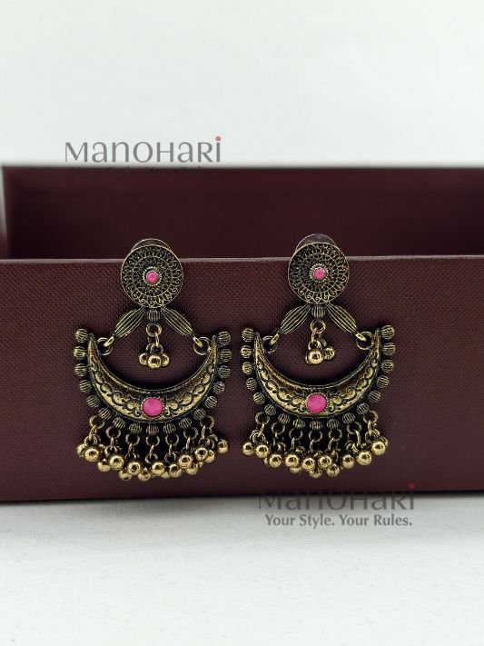 MN-ER-NPCE-NAI-01_2 Naina Pink Chandrika Earrings featuring an antique gold-plated Chandbali design adorned with elegant pink accents and intricate traditional detailing