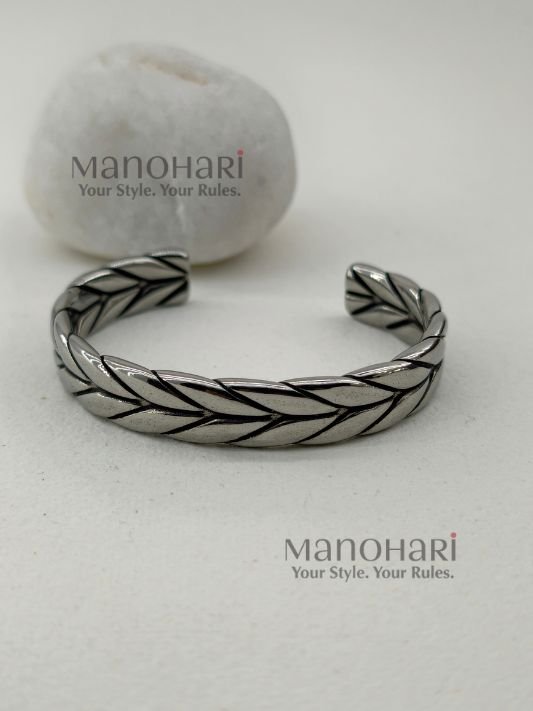 MN-MB-VSCB-VIH-01_1 Vihaan steel crest bracelet for men crafted from premium stainless steel with a sleek polished finish