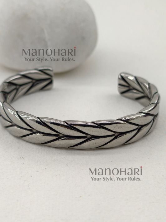 MN-MB-VSCB-VIH-01_2 Vihaan steel crest bracelet for men crafted from premium stainless steel with a sleek polished finish