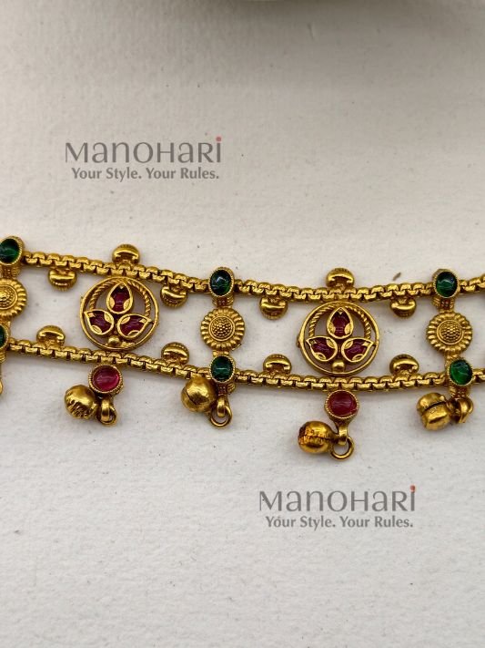 MN-CS-ANT-AAH-01_3 **Aditi Antique Heritage Choker Set crafted from premium brass metal with a luxurious High Gold Polished finish, featuring an elegant antique-inspired choker design adorned with artificial fibre and glass stones for women.**