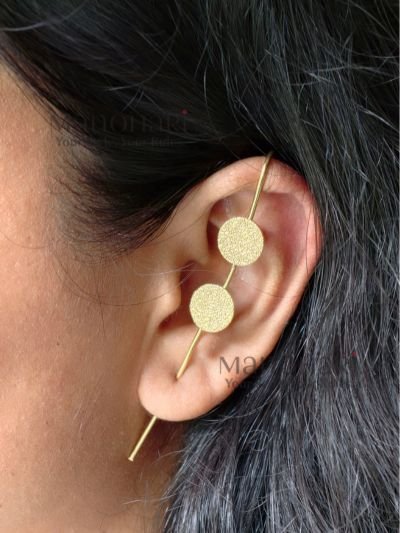 **Zaria Luxe Gold Ear Cuff crafted from premium brass with a radiant gold-plated finish, featuring a sleek modern ear cuff design for elegant everyday wear without additional piercings.**