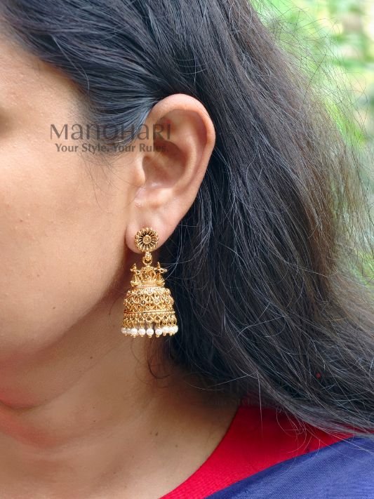 MN-ER-ANT-AAE-01_1 **Aadhira Antique Elegance Earrings crafted from premium brass metal with a radiant High Gold Polished finish, featuring an elegant antique-inspired design adorned with artificial stones for women.**