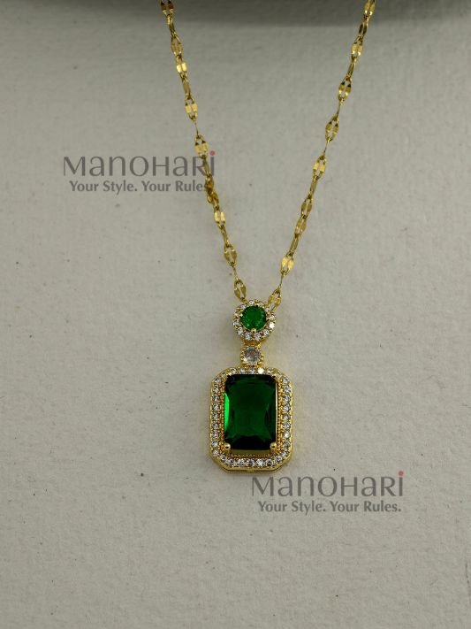 MN-PD-EMR-EEG-01_1 **Emera Emerald Grace Pendant crafted from premium stainless steel with a luxurious gold-plated finish, featuring a radiant emerald green centerpiece and elegant 2.5 cm pendant design for women.**