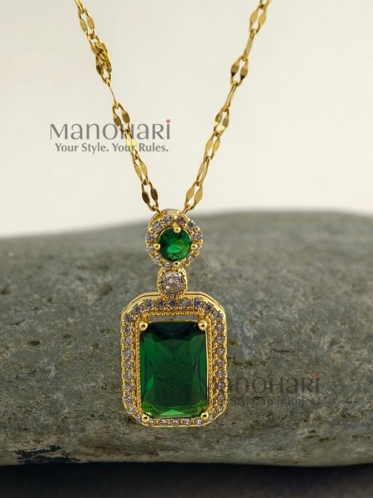 MN-PD-EMR-EEG-01_3 **Emera Emerald Grace Pendant crafted from premium stainless steel with a luxurious gold-plated finish, featuring a radiant emerald green centerpiece and elegant 2.5 cm pendant design for women.**