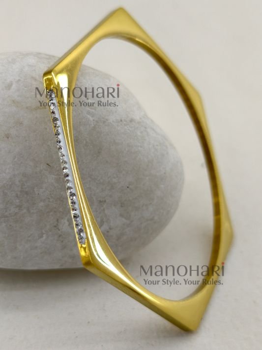 MN-BR-CRY-KCL-01_2_1 **Kiara Crystal Luxe Bangle crafted from premium anti-tarnish stainless steel, featuring sparkling crystal embellishments, a sleek slim silhouette, and a fixed 5.7 cm inner diameter for elegant everyday wear.**
