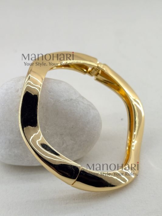 MN-BR-LUX-VLS-01_1 **Vihana Luxe Statement Bangles crafted from premium anti-tarnish stainless steel with a luxurious gold-tone finish, featuring a bold asymmetrical openable cuff design and a 6 cm inner diameter for a modern, elegant statement look.**