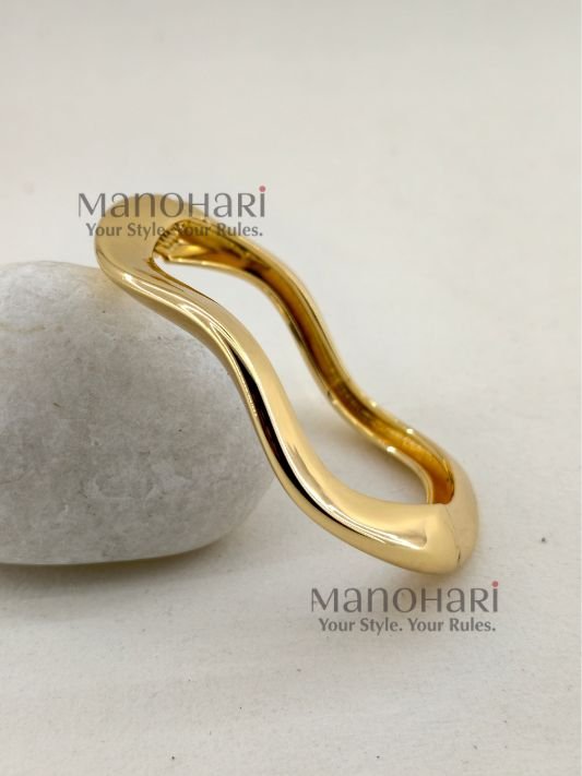 MN-BR-LUX-VLS-01_2 **Vihana Luxe Statement Bangles crafted from premium anti-tarnish stainless steel with a luxurious gold-tone finish, featuring a bold asymmetrical openable cuff design and a 6 cm inner diameter for a modern, elegant statement look.**