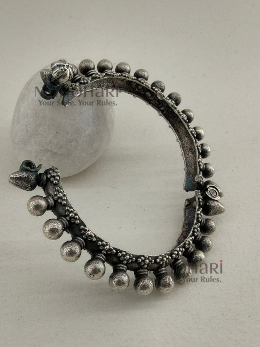 MN-KD-DOM-AHD-01_1 **Aarika Heritage Dome Kada crafted from premium German Silver with a luxurious 92.5 sterling silver coating, featuring a timeless antique dome design and a comfortable 5.5 cm inner diameter for elegant ethnic styling.**