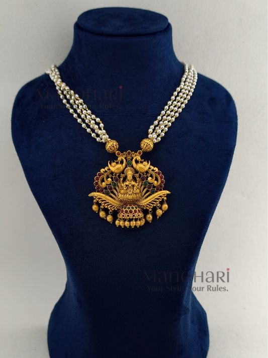 MN-NK-HRT-VRH-01_2 **Vaidehi Ruby Heritage Haram crafted from premium copper brass, adorned with vibrant Ruby Green Kemp stones and elegant pearl drops, featuring a 29 cm traditional Muthyala Haram with matching 4 cm push-back earrings for weddings, festive occasions, and timeless South Indian styling.**
