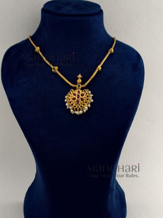 MN-NK-KMP-MAK-01_1 **The Meher Antique Kemp Necklace Set is a timeless celebration of South Indian heritage, crafted from **premium brass** with a luxurious **matte gold-plated finish**. Embellished with vibrant **traditional Kemp stones**, this elegant necklace showcases intricate temple-inspired craftsmanship that radiates regal charm. The **21 cm necklace** features an **adjustable extension chain** for a comfortable fit, while the matching **4.5 cm earrings** complete the coordinated look. Perfectly paired with **Kerala Kasavu sarees, Kanchipuram silk sarees, lehengas, Anarkalis, and other traditional attire**, this exquisite jewellery set is ideal for **Onam, weddings, temple visits, engagements, receptions, festivals, and bridal celebrations**. Exclusively curated by **Manohari Style**, the **Meher Antique Kemp Necklace Set** combines heritage artistry, premium craftsmanship, and timeless elegance, making it a treasured addition to every woman's ethnic jewellery collection.**