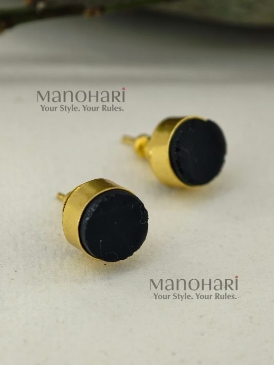MN-ER-ETH-ISH-02_1 Ishira Earthstone Elegance round stud earrings with natural stone detailing, brass material and gold-plated finish