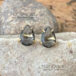Aarika Drop Elegance stud earrings with drop-shaped glass stone, brass material and 1 cm stud length