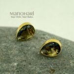 Aarika Pear Elegance stud earrings with drop-shaped glass stone, brass material and 1 cm stud length