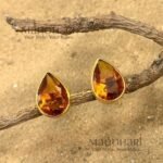 Aarika Pear Elegance stud earrings with drop-shaped glass stone, brass material and 1 cm stud length