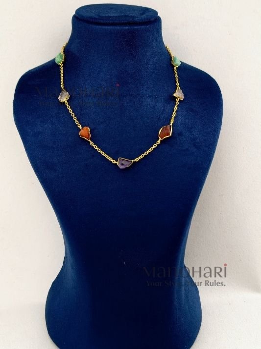 MN-JS-ETH-NEN-01_2 Nena Natural Stone Grace jewellery set with brass short necklace, stud earrings and adjustable bangle