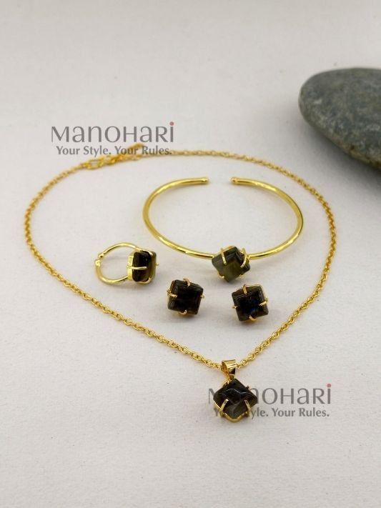 MN-JS-LUX-VNG-01_3 Vanya Natural Stone Gold Royale 4-Piece Jewellery Set featuring a brass gold-plated chain with pendant, ear studs, adjustable bracelet and finger ring with natural stone detailing
