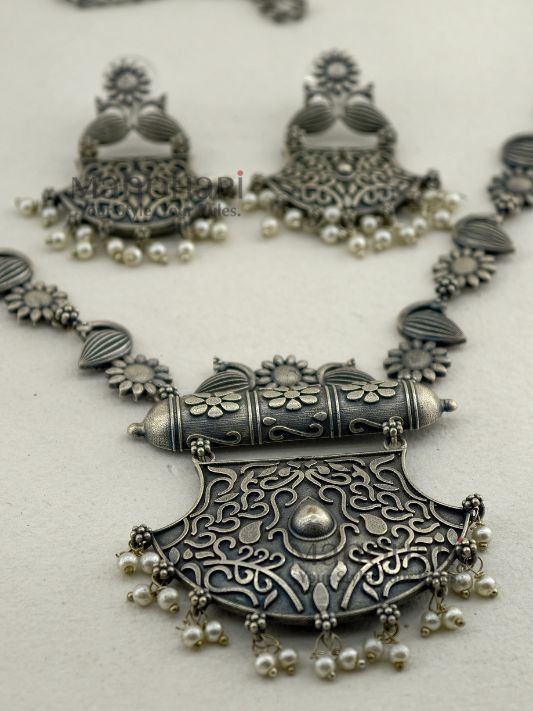 MN-JS-OXI-NAI-01_2 Naira Silver Rustic Elegance long haram necklace set with oxidised silver finish and matching 5 cm earrings