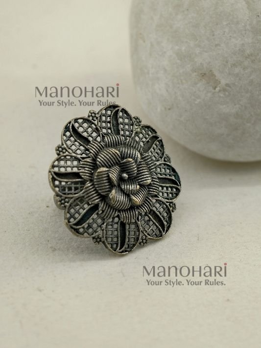 MN-RG-FLR-NAI-01_1 Naira Vintage Floral Charm adjustable ring with 3 cm floral statement face for women