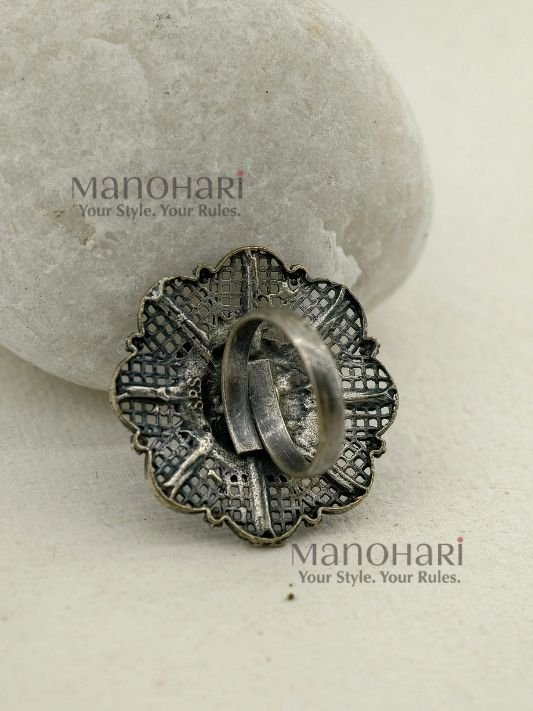 MN-RG-FLR-NAI-01_2 Naira Vintage Floral Charm adjustable ring with 3 cm floral statement face for women