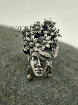 Elara Nature’s Grace 3 cm adjustable oxidised silver ring with nature-inspired vintage design